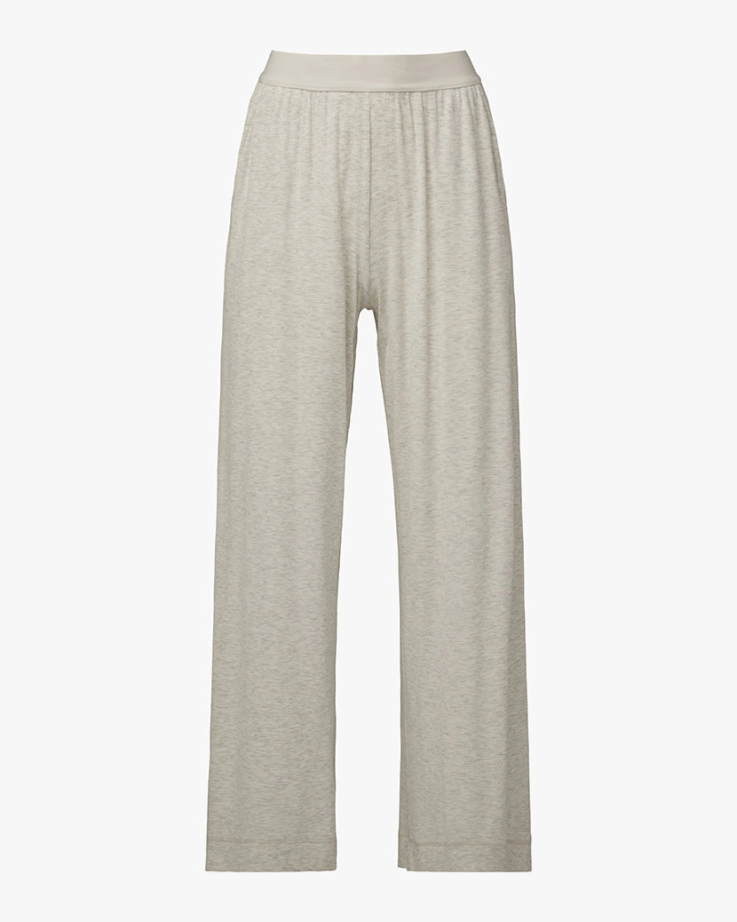 Effortless Wide-Leg Trousers: Your New Everyday Essential. Chic, Comfortable, and Ready to Go.